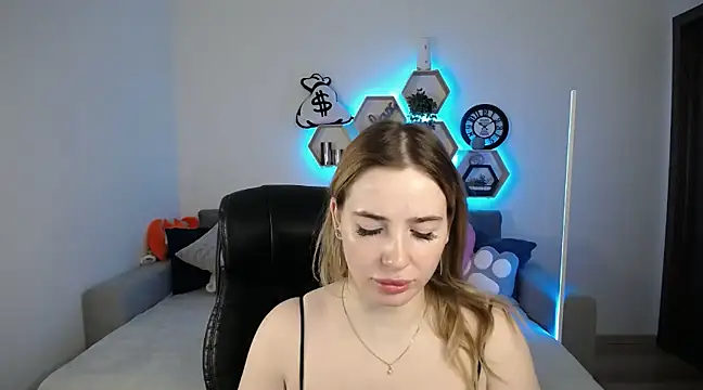 SabrinViolet online show from February 26, 9:10 am