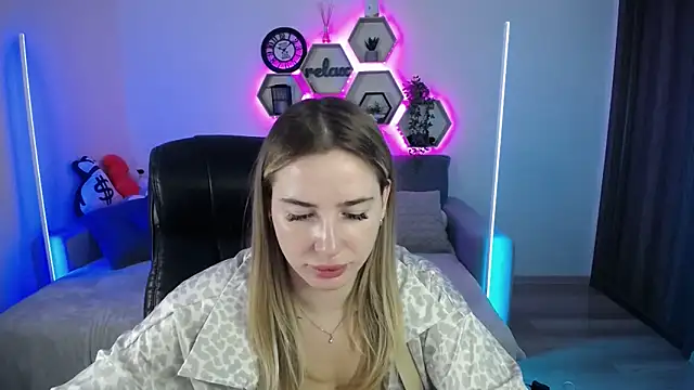 SabrinViolet online show from September 15, 8:03 am