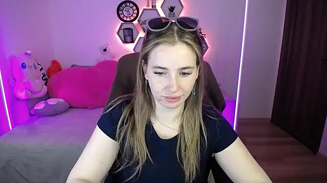 SabrinViolet online show from May 6, 8:08 am