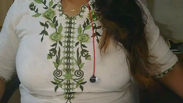 Snapshot of Cute_Ruhi99 chatting on April 13, 7:25 am Cute Ruhi99 online show from April 13, 7:25 am