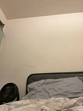 Snapshot of prettlovely14 chatting on October 6, 6:27 pm prettlovely14 online show from October 6, 6:27 pm