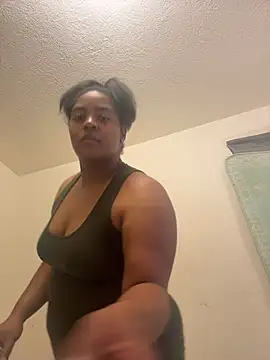 Snapshot of prettlovely14 chatting on November 22, 1:04 am prettlovely14 online show from November 22, 1:04 am