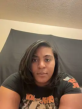 Snapshot of prettlovely14 chatting on January 5, 10:24 pm prettlovely14 online show from January 5, 10:24 pm