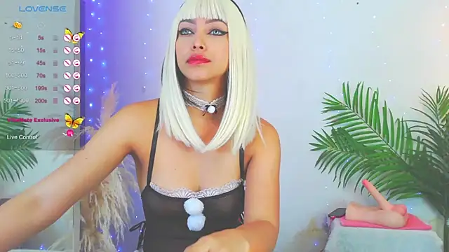 Snapshot of catalina__lovers chatting on December 18, 3:33 pm catalina lovers online show from December 18, 3:33 pm