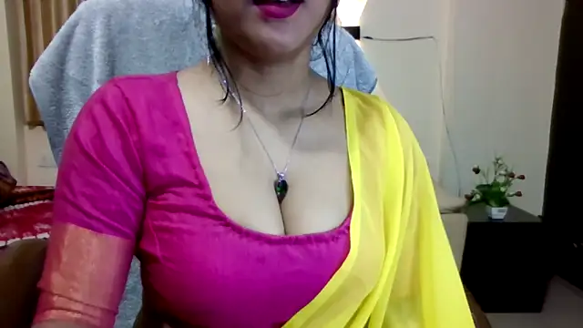 Snapshot of Queenhimanshi chatting on February 9, 4:33 pm Queenhimanshi online show from February 9, 4:33 pm