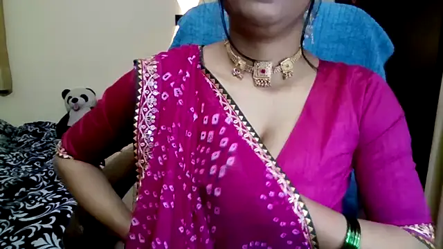 Snapshot of Queenhimanshi chatting on February 19, 12:28 am Queenhimanshi online show from February 19, 12:28 am