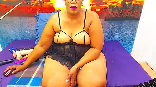 Snapshot of Brookylynbrownxx chatting on June 7, 8:34 pm Brookylynbrownxx online show from June 7, 8:34 pm