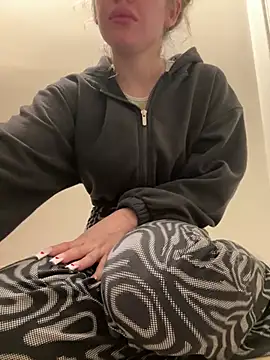 Holly-Glamour online show from March 4, 12:50 am