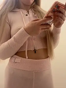 Holly-Glamour online show from December 5, 5:09 pm