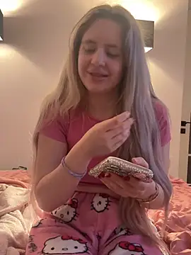 Holly-Glamour online show from March 4, 3:34 am