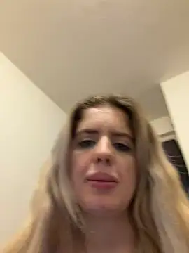Holly-Glamour online show from June 17, 1:45 pm