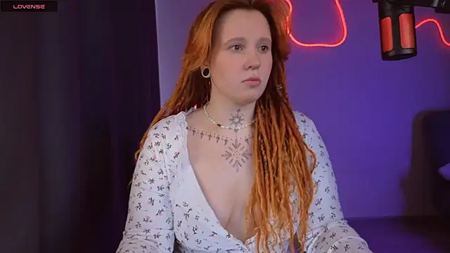 Snapshot of The_Full_Red_Moon chatting on April 7, 10:59 am The Full Red Moon online show from April 7, 10:59 am
