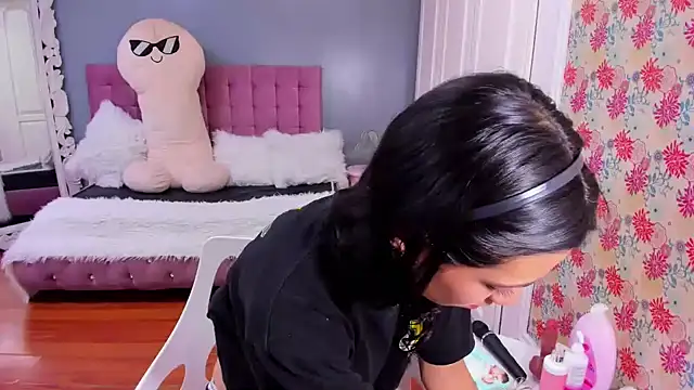 Snapshot of Iris_Stone_ chatting on December 6, 10:08 pm Iris Stone online show from December 6, 10:08 pm