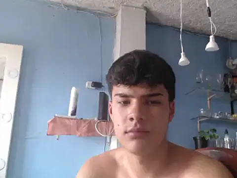 Snapshot of masterdaniel88 chatting on February 20, 8:14 pm masterdaniel88 online show from February 20, 8:14 pm