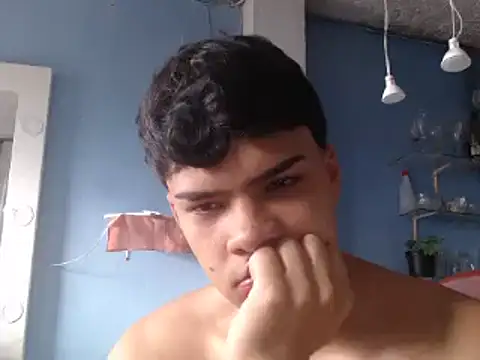 Snapshot of masterdaniel88 chatting on February 25, 9:13 pm masterdaniel88 online show from February 25, 9:13 pm