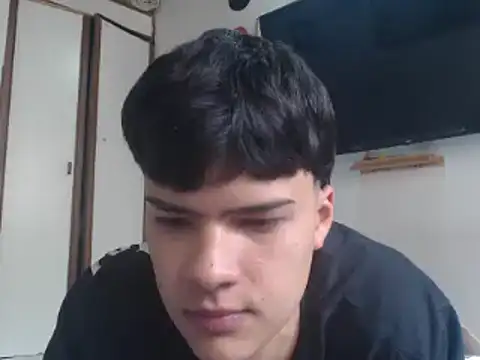 Snapshot of masterdaniel88 chatting on March 4, 1:38 pm masterdaniel88 online show from March 4, 1:38 pm