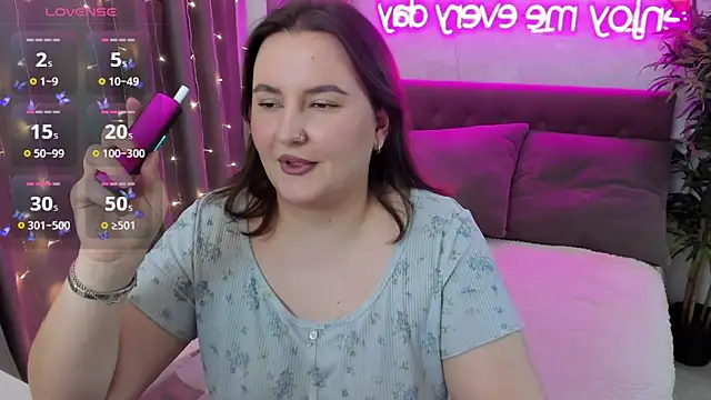 FeralPeach online show from December 17, 5:46 am