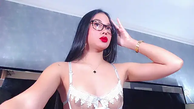 Snapshot of JasmineMoore chatting on February 18, 5:53 pm JasmineMoore online show from February 18, 5:53 pm