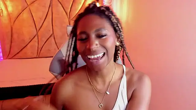 Snapshot of Queen_perla_ chatting on January 12, 5:54 pm Queen perla online show from January 12, 5:54 pm