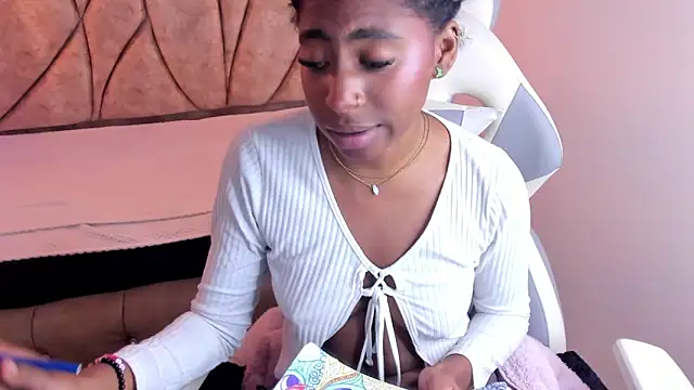 Snapshot of Queen_perla_ chatting on January 18, 4:10 pm Queen perla online show from January 18, 4:10 pm