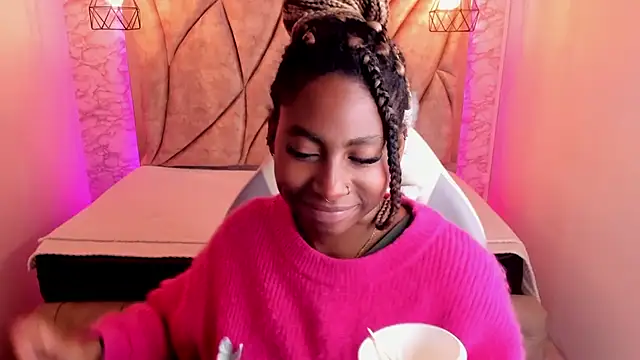 Snapshot of Queen_perla_ chatting on January 22, 3:51 pm Queen perla online show from January 22, 3:51 pm