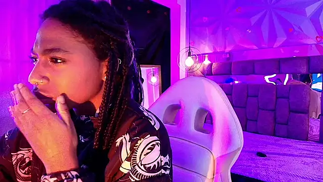 Queen perla  online show from February 22, 1:07 am