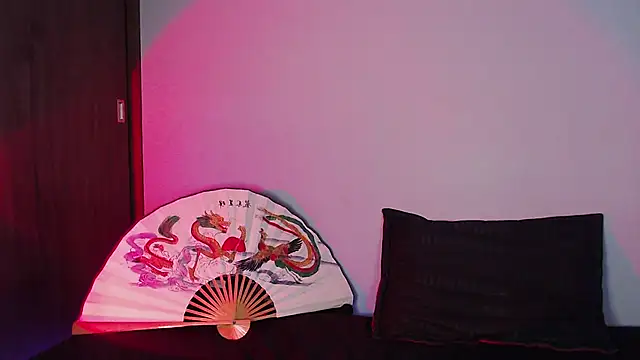 Snapshot of catipetite chatting on December 14, 4:12 am catipetite online show from December 14, 4:12 am