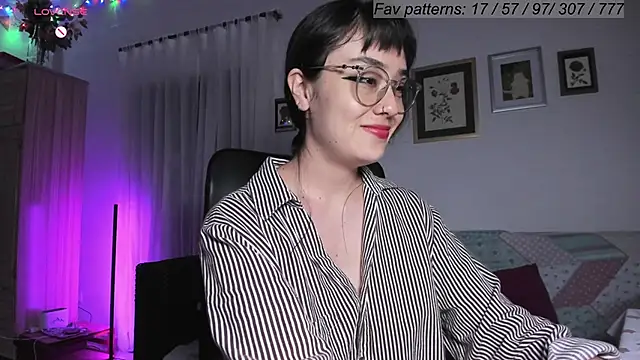 Conlosmichis online show from February 19, 2:33 am