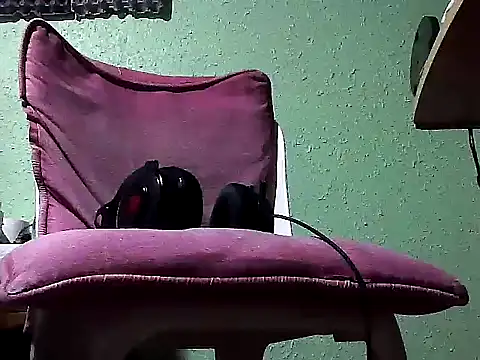 Snapshot of gxXxuesta chatting on October 7, 2:31 am gxXxuesta online show from October 7, 2:31 am