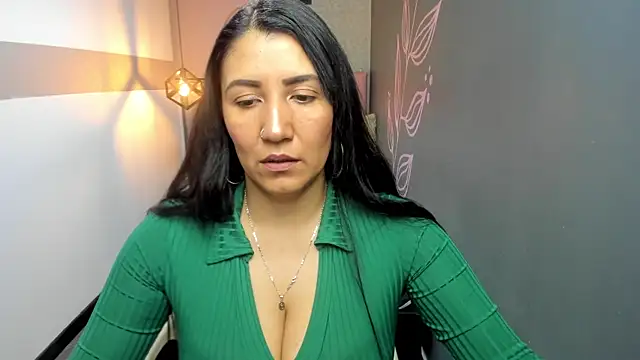 Snapshot of GiaFox_ chatting on February 5, 12:38 pm GiaFox online show from February 5, 12:38 pm