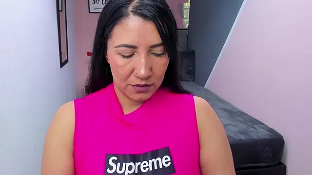 Snapshot of GiaFox_ chatting on February 19, 12:33 pm GiaFox online show from February 19, 12:33 pm