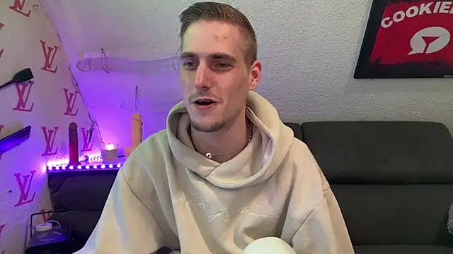 Cookieboy88 online show from April 18, 5:39 pm