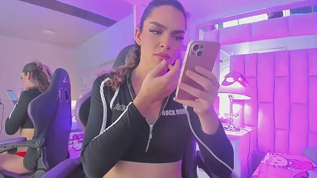 Snapshot of mariiahneedles chatting on May 3, 10:16 pm mariiahneedles online show from May 3, 10:16 pm