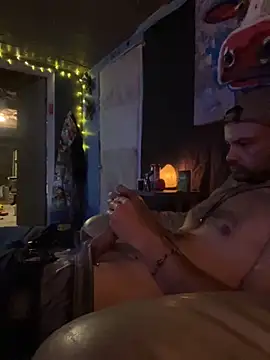 Snapshot of spundaddylive chatting on October 31, 11:39 pm spundaddylive online show from October 31, 11:39 pm