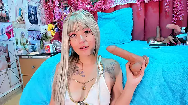 Alicebenett online show from November 14, 9:46 pm