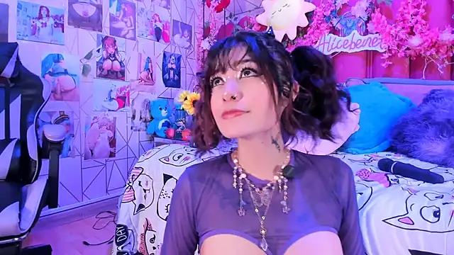 Alicebenett online show from March 28, 10:31 pm