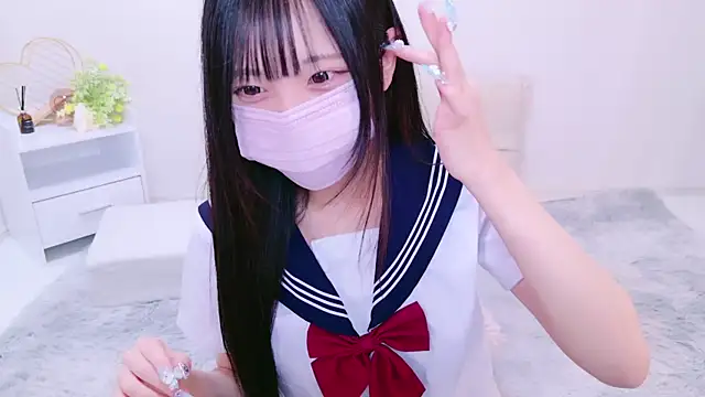 Snapshot of Suzu_ch_xx chatting on December 12, 8:32 pm Suzu ch xx online show from December 12, 8:32 pm