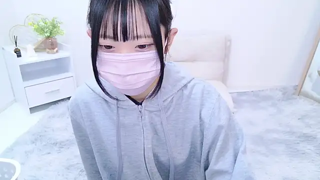 Snapshot of Suzu_ch_xx chatting on March 1, 5:49 pm Suzu ch xx online show from March 1, 5:49 pm