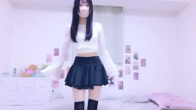 Snapshot of Suzu_ch_xx chatting on October 16, 1:23 pm Suzu ch xx online show from October 16, 1:23 pm