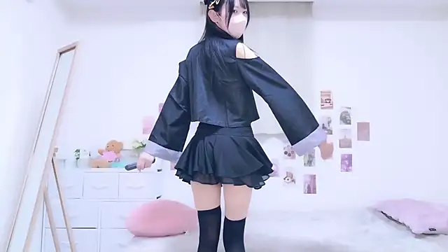 Snapshot of Suzu_ch_xx chatting on October 26, 4:57 pm Suzu ch xx online show from October 26, 4:57 pm