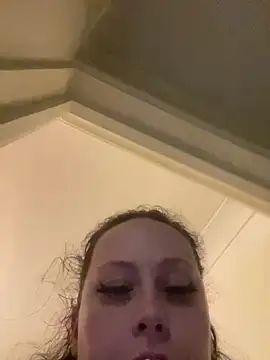 Snapshot of CurvyQueen2023 chatting on December 7, 10:50 pm CurvyQueen2023 online show from December 7, 10:50 pm