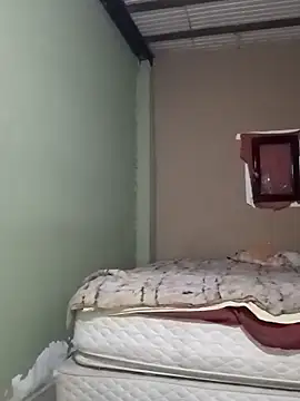 Snapshot of Michellluxo chatting on February 26, 1:37 am Michellluxo online show from February 26, 1:37 am