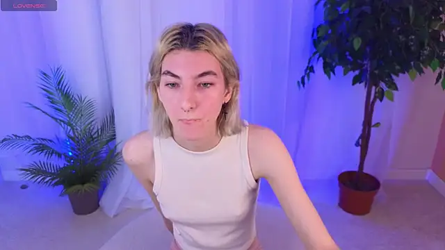 Snapshot of Mia_Cheers chatting on February 6, 1:43 pm Mia Cheers online show from February 6, 1:43 pm