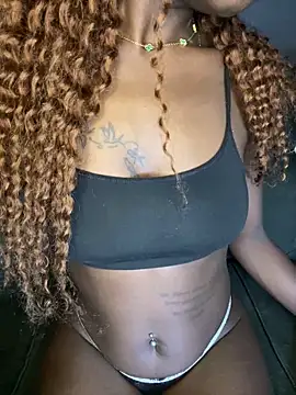 Snapshot of pretty_maliah chatting on February 23, 9:45 pm pretty maliah online show from February 23, 9:45 pm