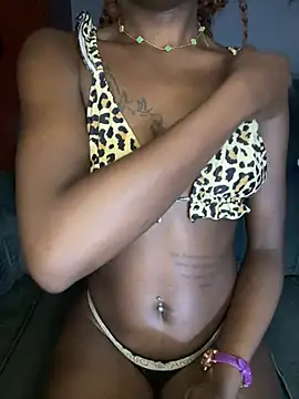 Snapshot of pretty_maliah chatting on February 28, 9:49 pm pretty maliah online show from February 28, 9:49 pm