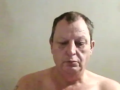 Snapshot of chubbybear2cum chatting on December 4, 3:59 am chubbybear2cum online show from December 4, 3:59 am