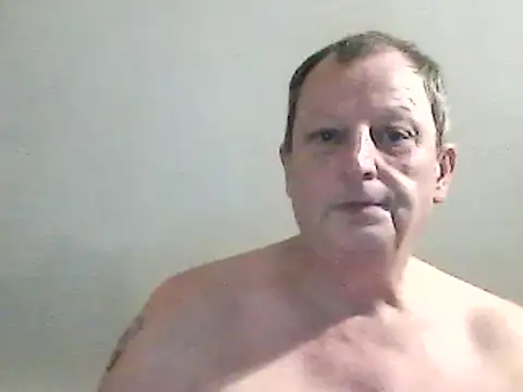 Snapshot of chubbybear2cum chatting on December 10, 12:06 am chubbybear2cum online show from December 10, 12:06 am