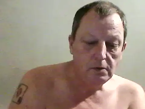 Snapshot of chubbybear2cum chatting on December 10, 3:09 am chubbybear2cum online show from December 10, 3:09 am