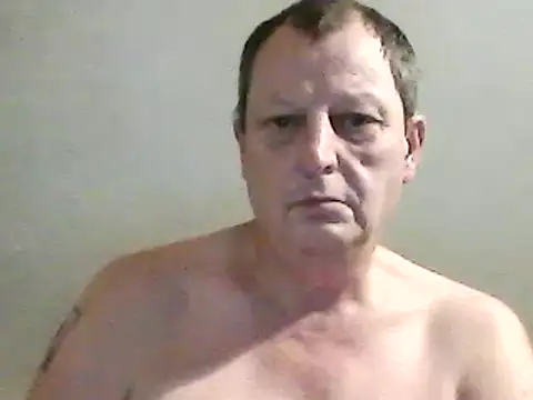 Snapshot of chubbybear2cum chatting on December 11, 1:58 am chubbybear2cum online show from December 11, 1:58 am