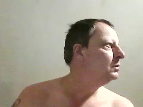 Snapshot of chubbybear2cum chatting on December 16, 11:07 pm chubbybear2cum online show from December 16, 11:07 pm